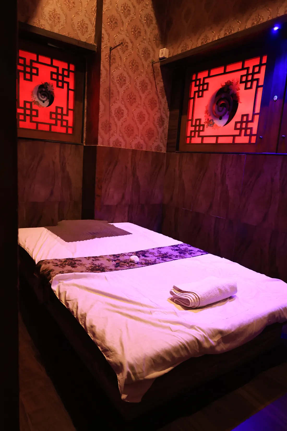 Mood-lit private massage room at Deep Spa Saki Naka